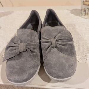 Skechers Soft Gray Suede Loafers with Bow. NWOT